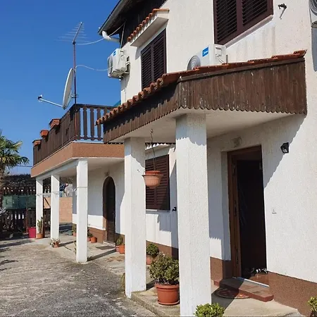 Mirella For 6 Persons Located In Istria Gradinje