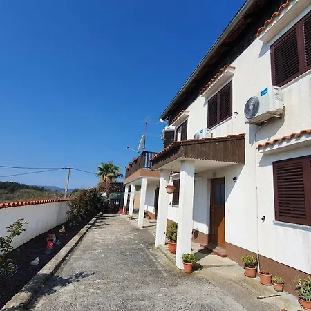 Apartament Mirella For 6 Persons Located In Istria Gradinje